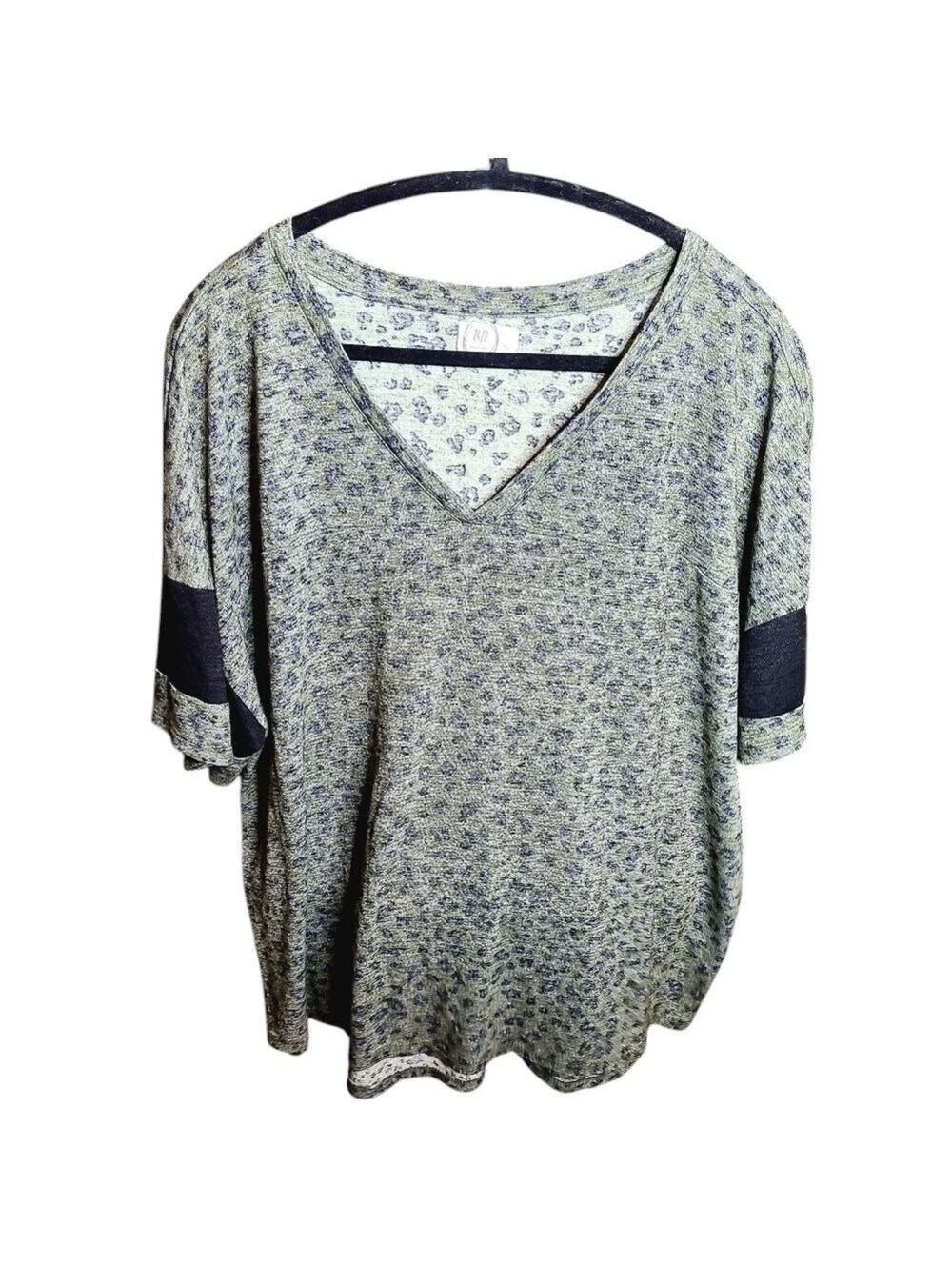043 MAURICE'S PLUS SIZE 3 24/7 LEOPARD PRINTED VARSITY SLEEVE SHIRT
